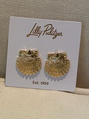 🐚🏝️Lilly Pulitzer Shimmering Gold Shell Stud Earrings🌊☀️